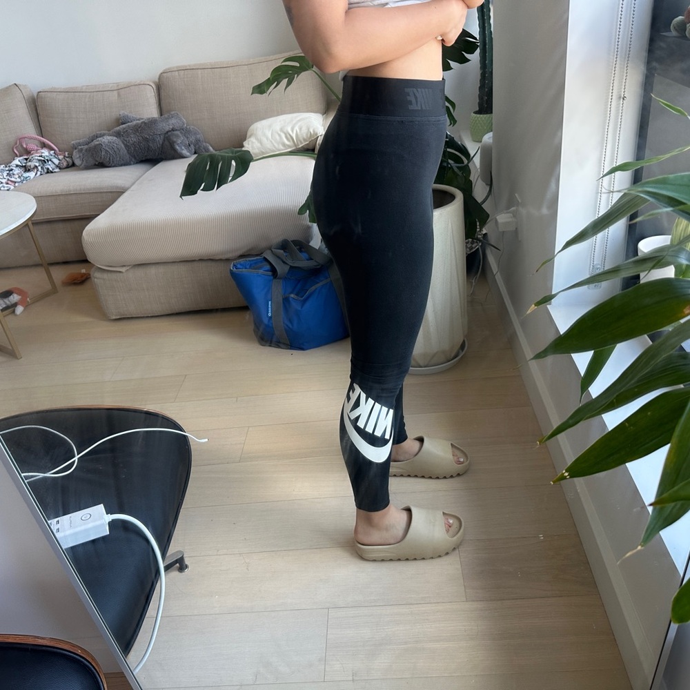 Nike Women's Black High-Waisted Leggings